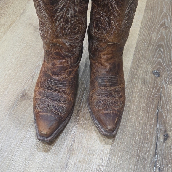 Justin Boots Distressed Brown Heeled Boots - Picture 3 of 7